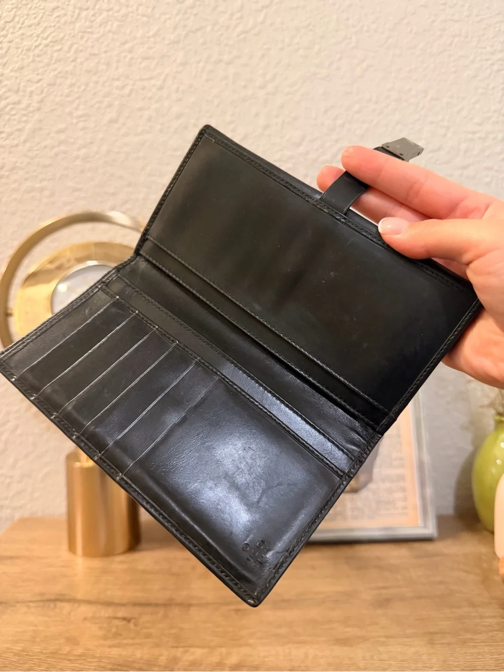 Vintage Gucci black leather wallet gunmetal silver buckle